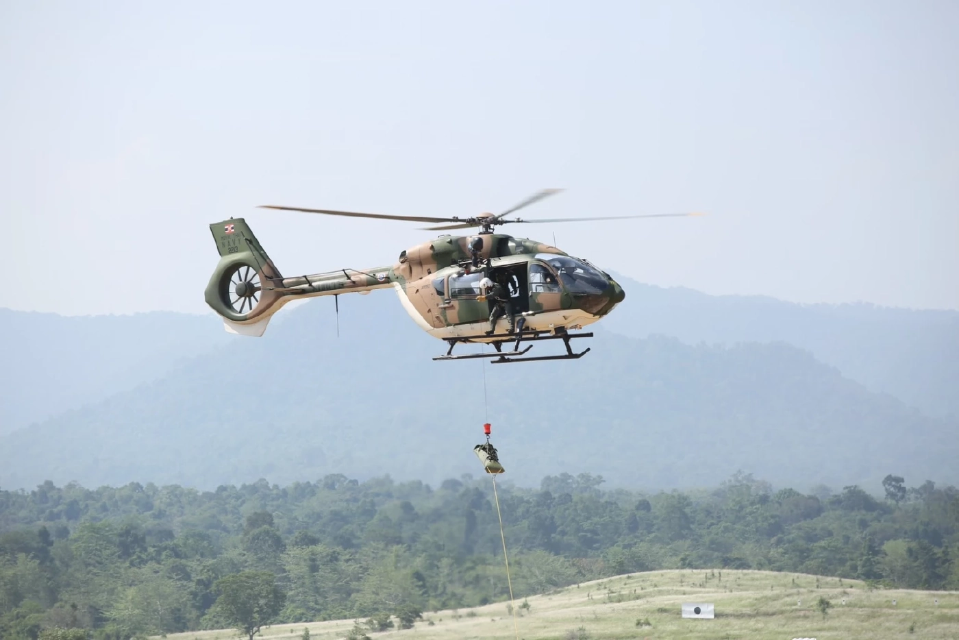 "ผบ.ทร." โชว์ยิง MK-19 พอใจบรรลุเป้าหมาย ฝึกร่วม "ทบ.-ทอ."