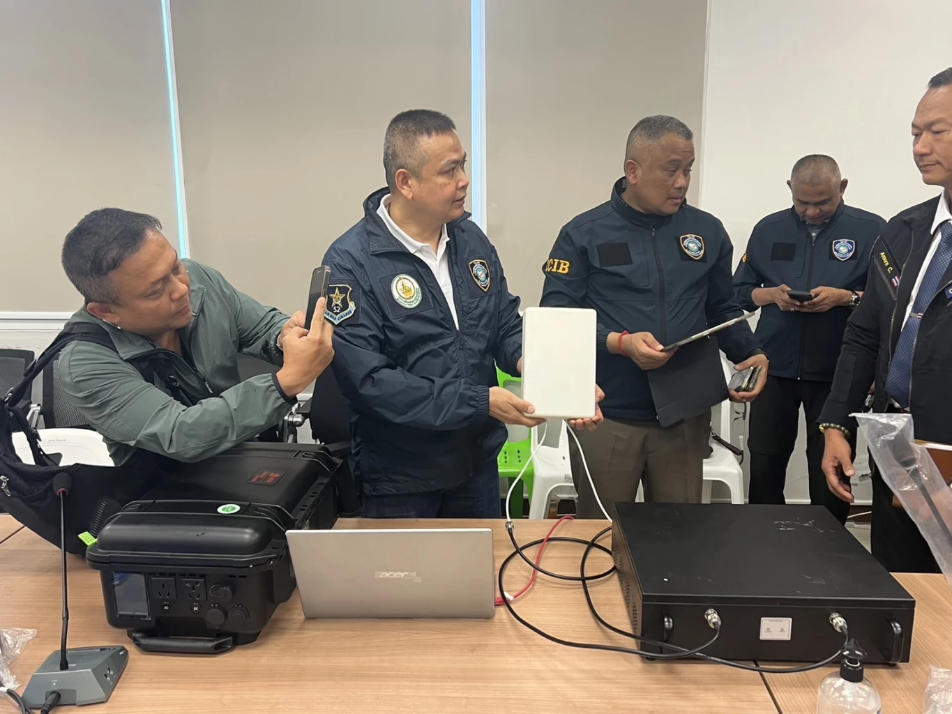 รวบ 6 ผู้ต้องสงสัยแก๊งสวมรอยธนาคารดัง ส่ง SMS ดูดเงินเหยื่อ