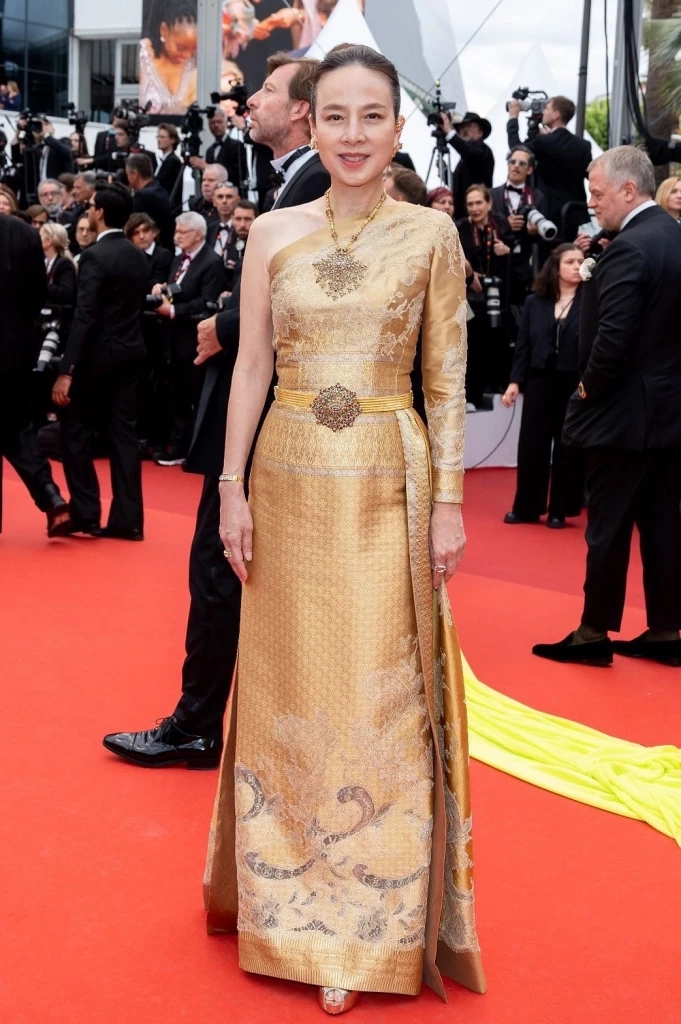 มาดามแป้ง เฉิดฉายในชุดผ้าไหมไทย ในเทศกาลหนังเมืองคานส์ 