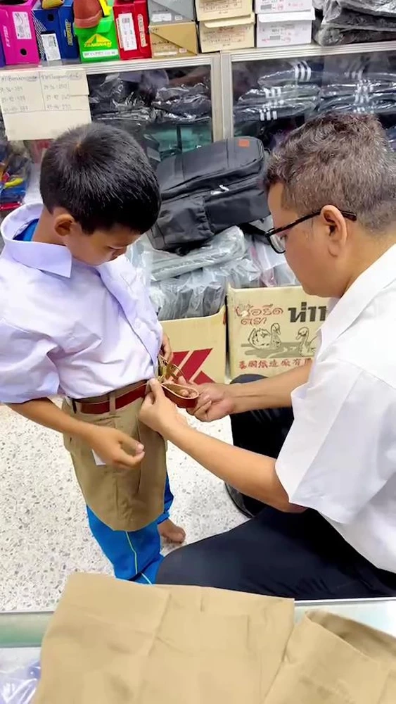 ใจฟู! ผอ.รร.ตรัง ใจดี ช่วยหนูน้อย 11 ขวบ ฐานะยากจน ให้ได้เรียนต่อ