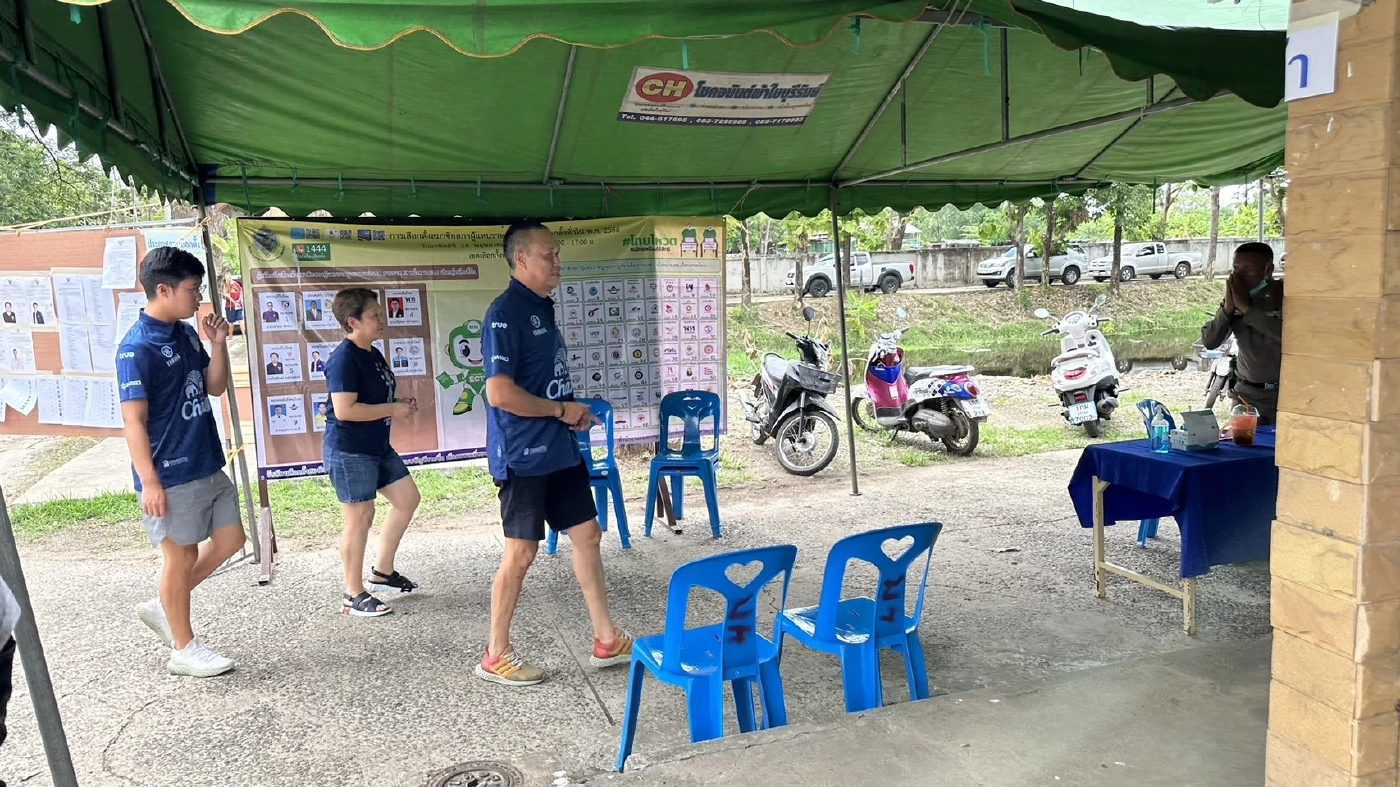 "เนวิน" ใช้สิทธิเลือกตั้ง ไม่รอ "อนุทิน" พูดสั้น "ทุกอย่างเหมือนเดิม"