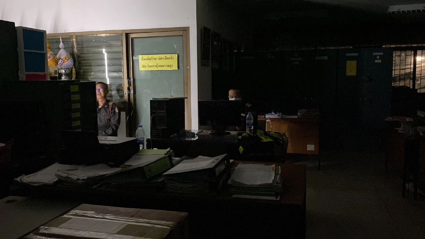 ใจหาย! "เขตบางเขน" ไฟดับตั้งแต่หกโมงเย็น ผอ.เขต ต้องนั่งเฝ้าบัตรเลือกตั้ง