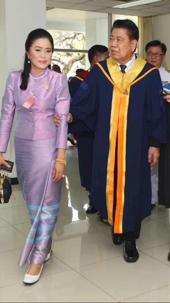 พ้นวิกฤต 'ครูชลธี ธารทอง' ลืมตาตอบสนอง ขยับตัวแล้ว หลังหัวใจหยุด