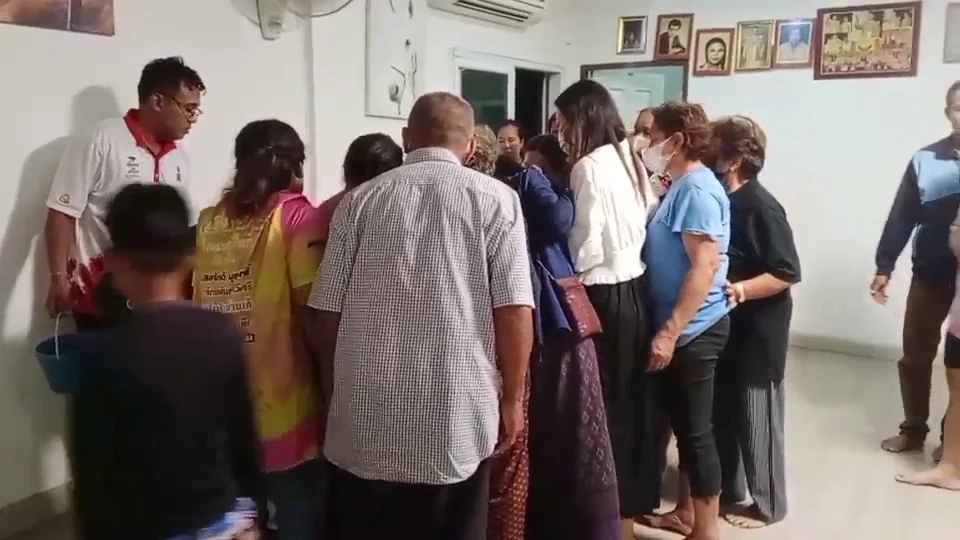 ร่าง"น้องนิว" กลับถึงบ้านร้อยเอ็ด ญาติร่ำไห้ทำใจไม่ได้ จากไปเหตุศัลยกรรม