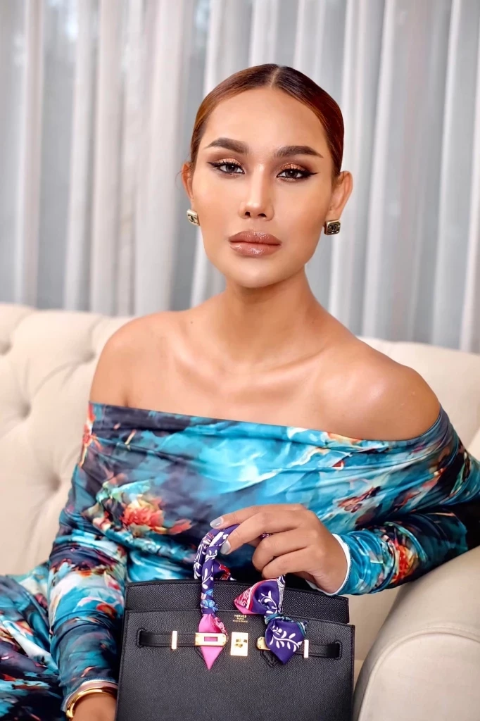 "แอนนา" ขอพูดบ้าง ปมอ้าง แมสเซนเจอร์ รถล้มทำทองหาย 4 ล้าน ทำไมถึงเงียบ!