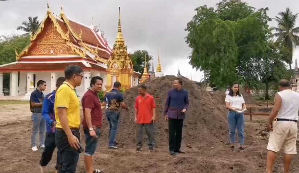 ตะลึง! วัดปรับพื้นที่สร้างศาลามณฑป ขุดเจอ "พานทองคำแท้" อายุกว่า 200 ปี