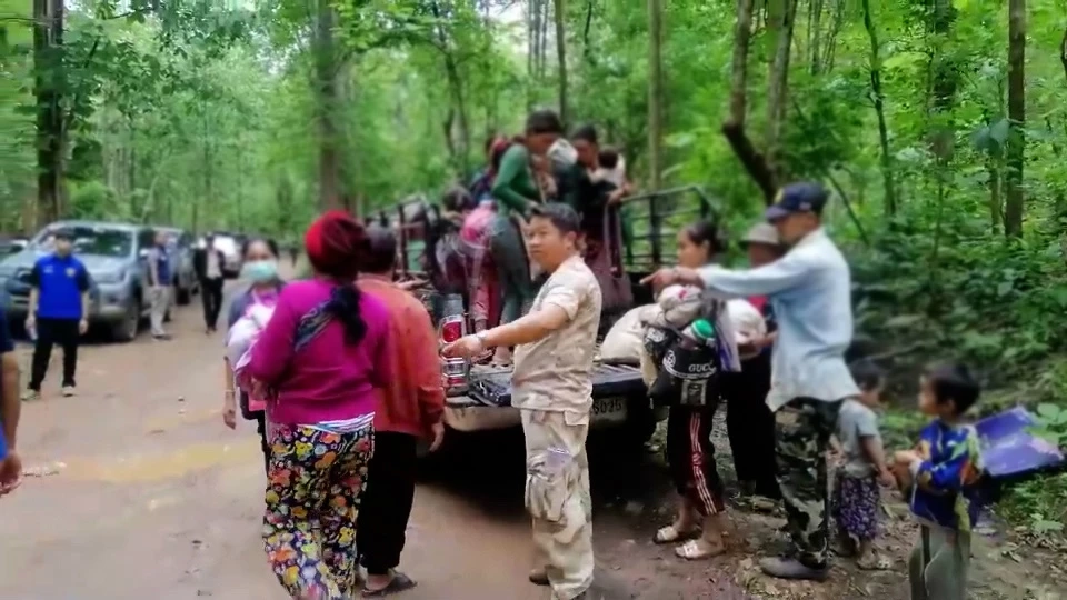 ผู้อพยพชาวกะเหรี่ยง หนีภัยสงคราม ยังทะลักเข้าไทยอย่างต่อเนื่อง