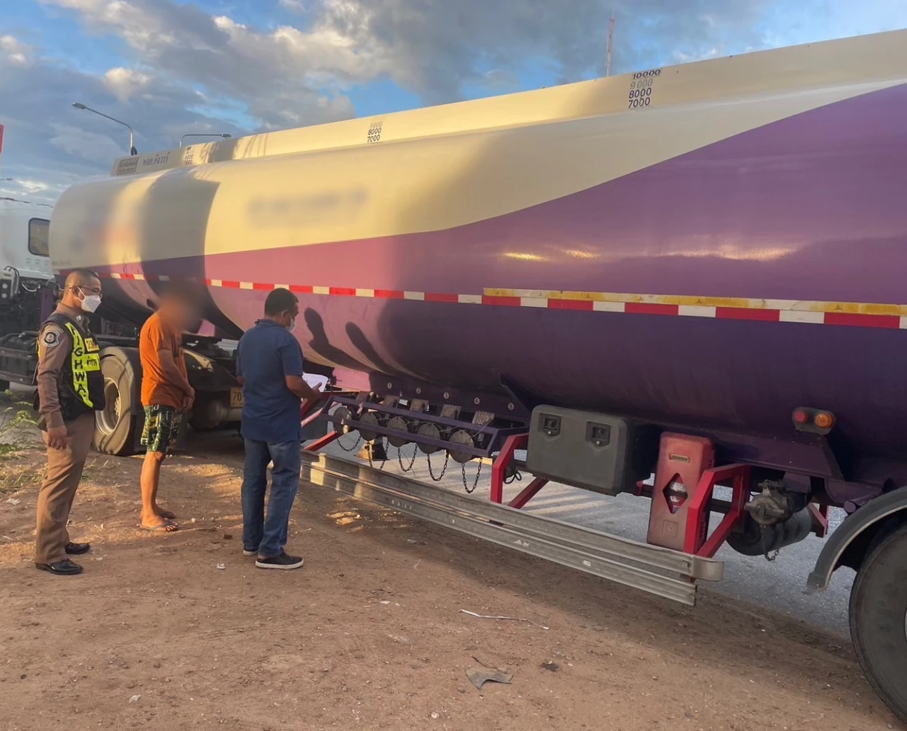 "จรูญเกียรติ" สั่งหาตัว จนท.ระดับสูงสรรพสามิต โทรเคลียร์รถขนน้ำมันเถื่อน