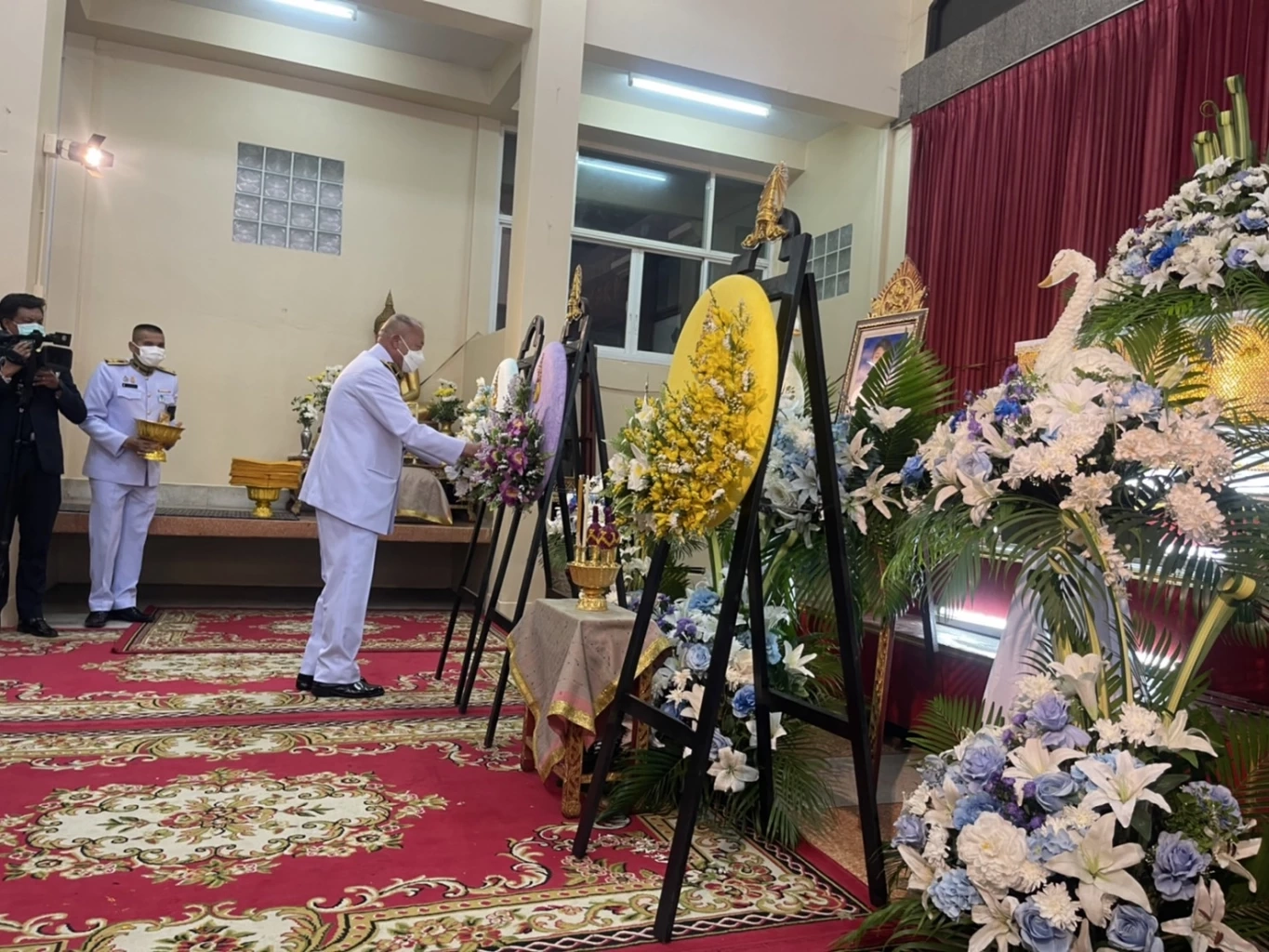 ในหลวงพระราชทานน้ำหลวงอาบศพ "น้องเบนซ์" นักเรียนราชวินิตมัธยม