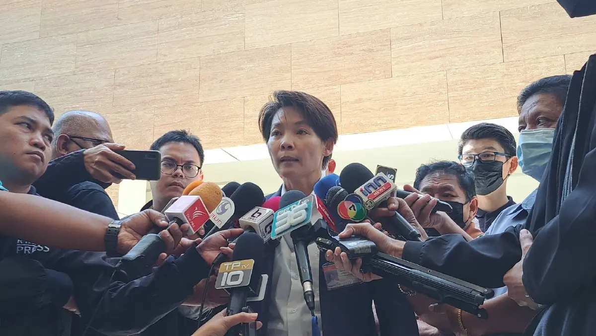 "ณธีภัสร์" โผล่รับบัตรอดีต ส.ส. หลังหมดสมาชิกภาพ เซ่นพิษเมาแล้วขับ