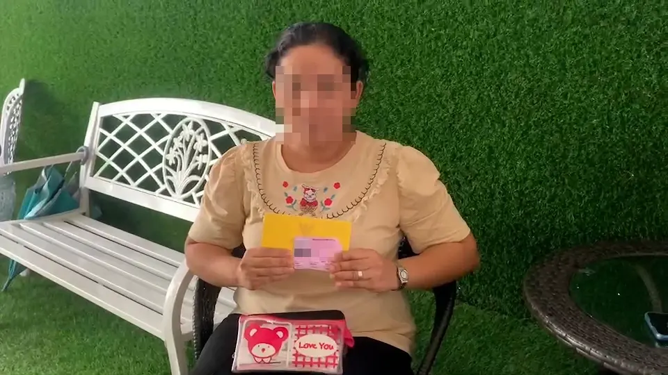 นางสาวผิ่วผิ่ว วิน อายุ 38 ปี ชาวเมียนมาที่มีบัตรสีชมพูตัวจริง