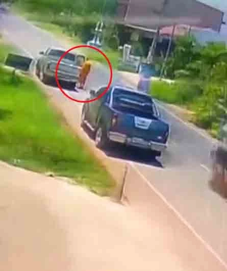 หลวงตาสุดช้ำ! สองผัวเมีย 18 มงกุฎ อ้างเป็นอดีตครู หลอกยืมเงิน 4 หมื่น