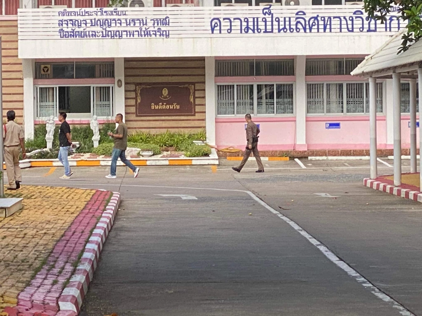 "สมชัย" ซัด รร.ไม่ควรปิดประตู แนะเด็กอยากมาเรียนตอนไหนให้เดินเข้าได้ (คลิป)