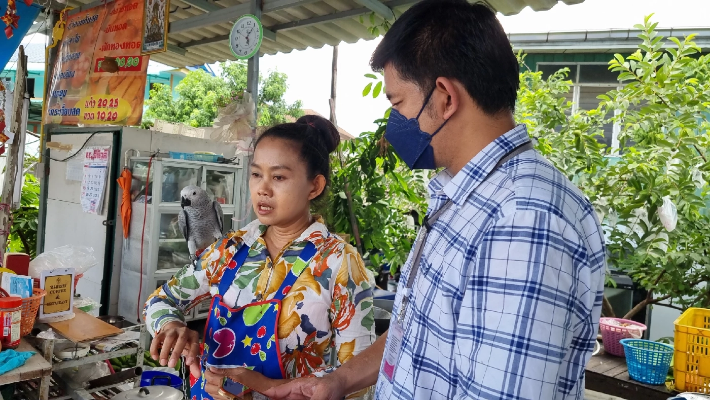 แม่ค้ากล้วยทอดแจ้งความ ถูกรีด"ส่วยสติกเกอร์" ฟาดแรง"ไม่รู้จักทำมาหากิน"