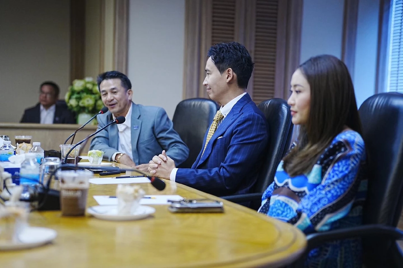 ปูดหนัก "เพื่อไทย" อาจฉีก MOU จับขั้วรัฐบาลเก่า พา "ทักษิณ" กลับบ้าน