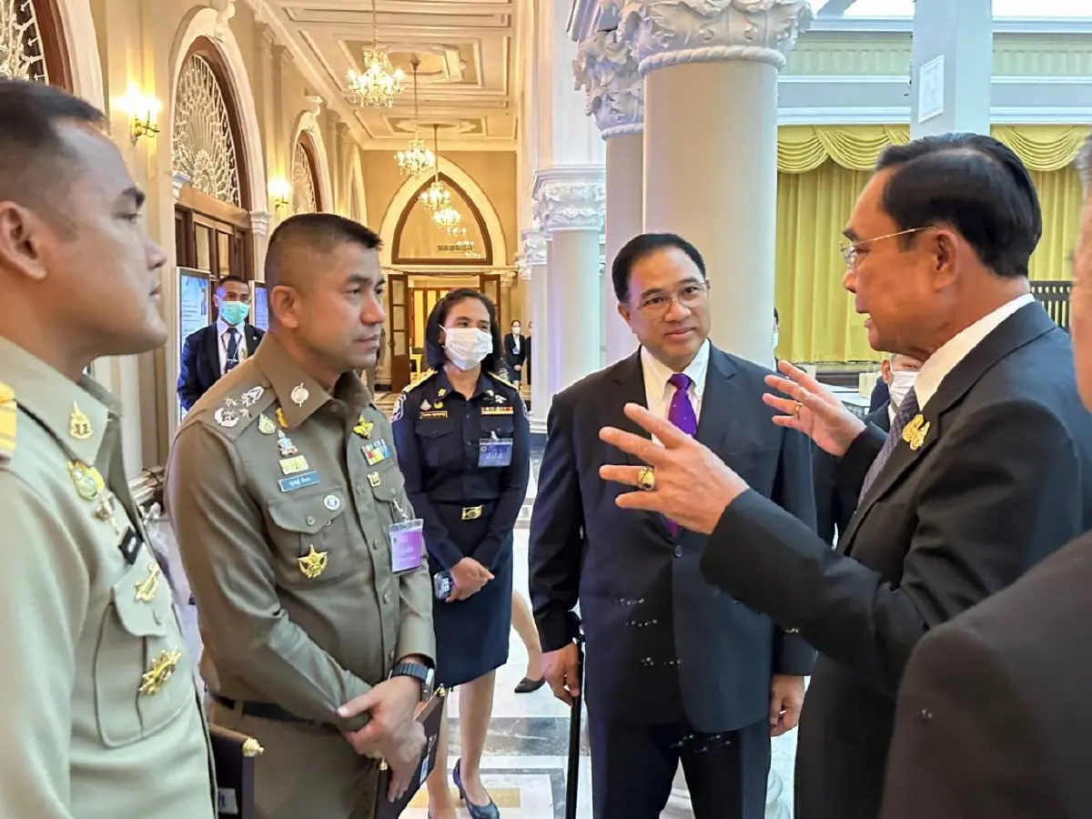 "บิ๊กโจ๊ก" รับโล่บุคคลดีเด่นด้านการปราบปรามยาเสพติด