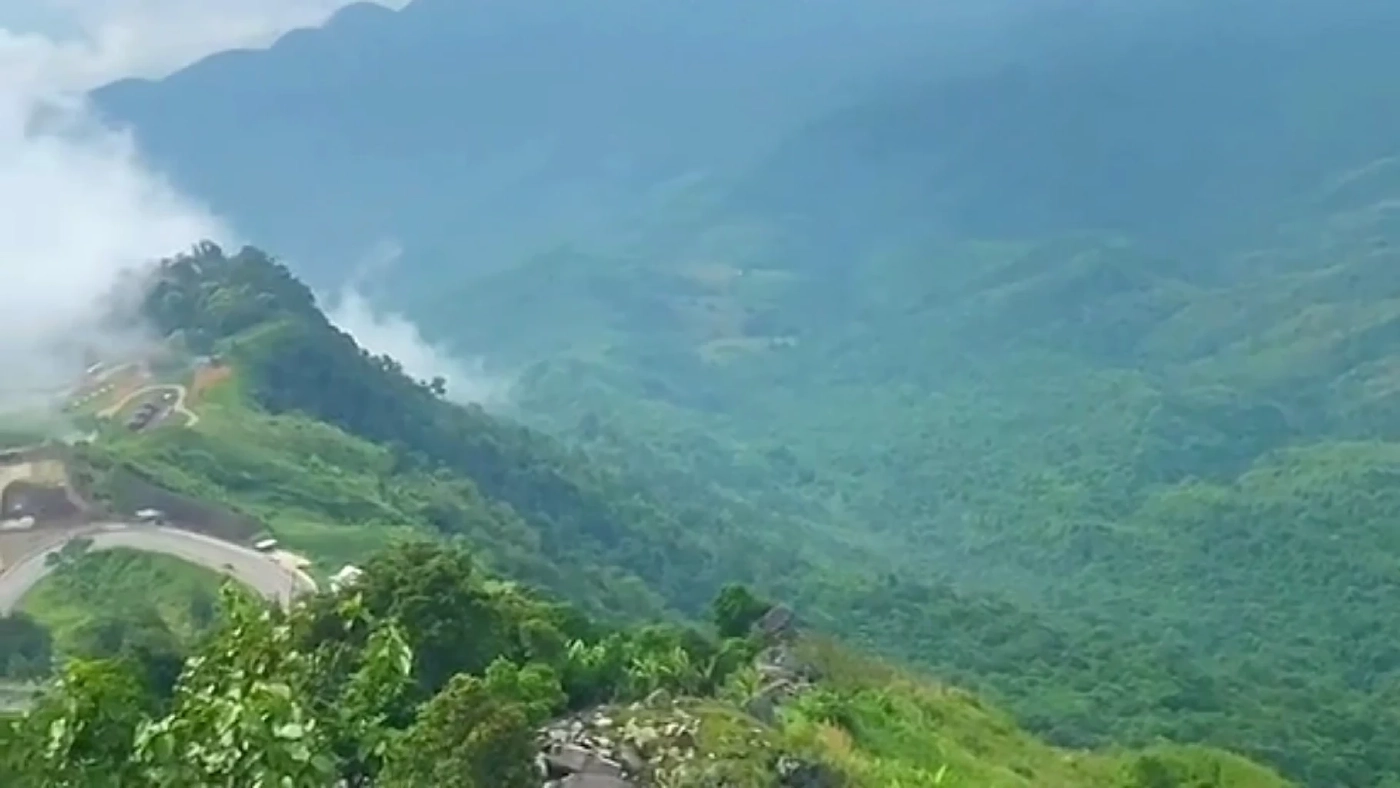 คลิปสุดระทึก สาวรีวิวทางขึ้นสวนสวรรค์ "ภูทับเบิก" เครื่องยนต์ 1.2 แทบสู่ขิต