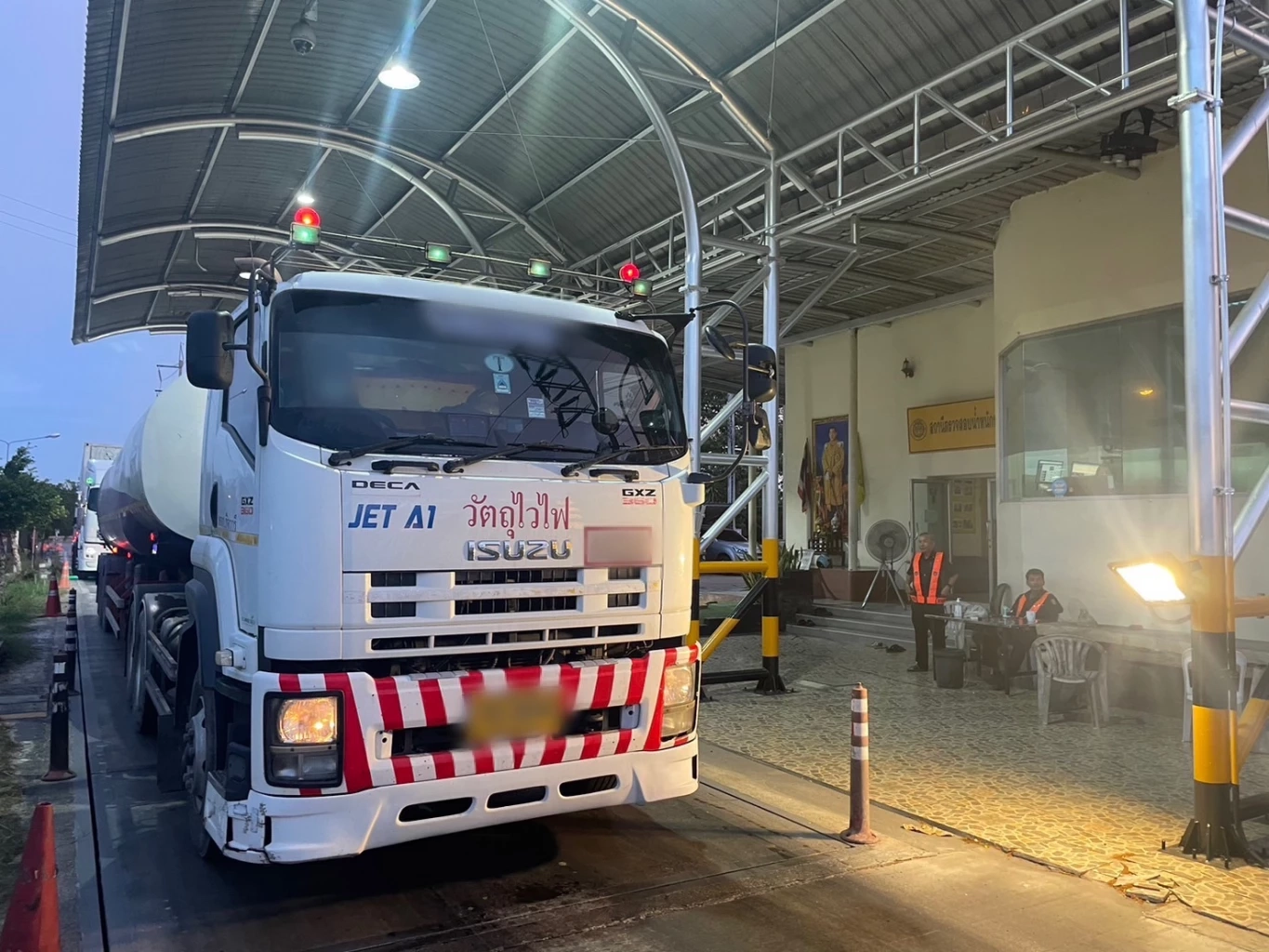 "จรูญเกียรติ" สั่งหาตัว จนท.ระดับสูงสรรพสามิต โทรเคลียร์รถขนน้ำมันเถื่อน