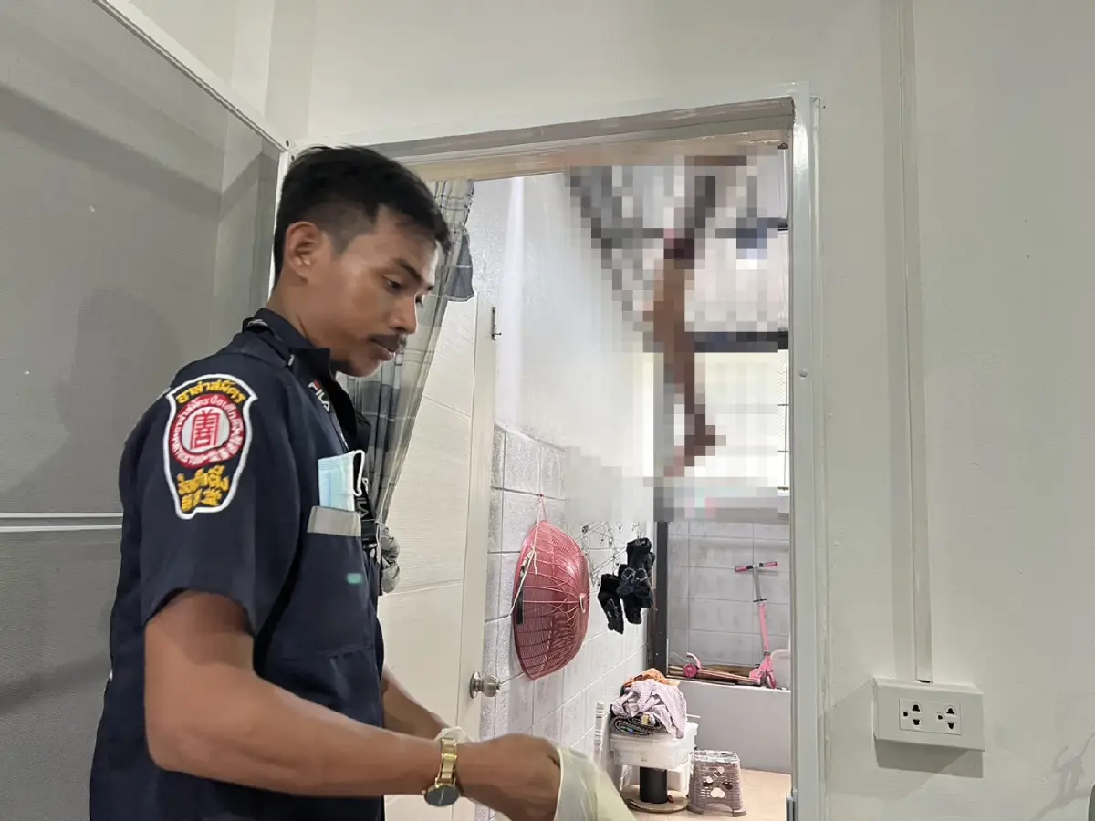 ผวาแต่เช้า! หนุ่มเครียด ตกคอนโดทะลุหลังคา เจ้าของบ้านเซ็ง เพิ่งอยู่ปีเดียว