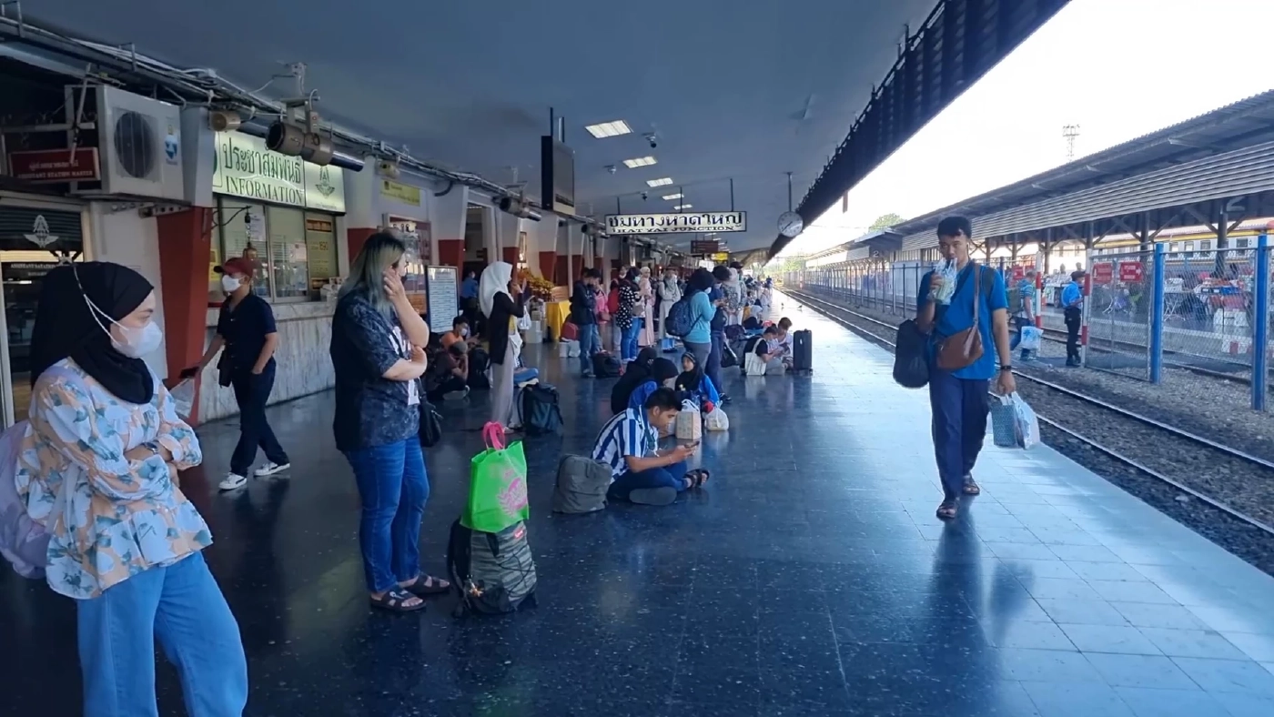 ชุมทางหาดใหญ่แทบแตก ไทยมุสลิม 3 จังหวัดชายแดนใต้ แห่กลับฉลอง"ฮารีรายอ"