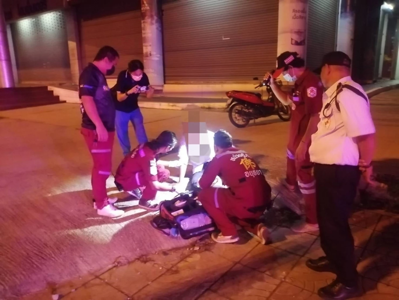 กู้ภัยฯขนหัวลุก ช่วยหนุ่มจยย.คว่ำ เหยื่อบอกไปช่วย"ผี-มัจจุราช"ข้างๆก่อน