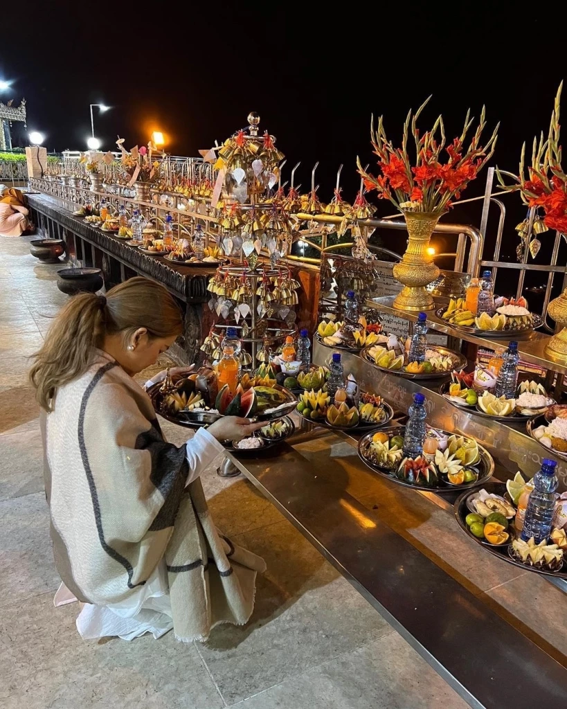 เจอมากับตัว ‘หมิง ชาลิสา’ เล่าปาฏิหาริย์ พระธาตุอินทร์แขวน ที่เมียนมา