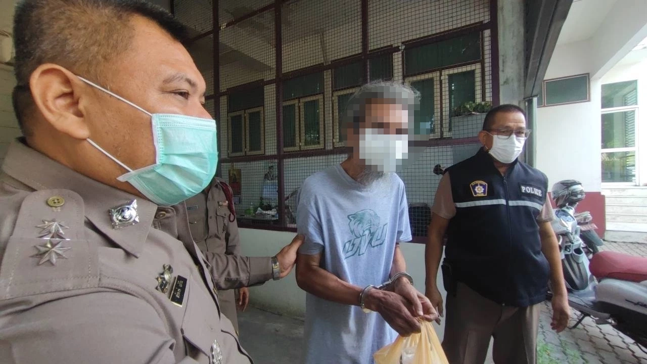 นายเดชา พยัคฆะ อายุ 65 ปี ผู้ต้องหาคดียิงเจ้าของบ้านคนใหม่เสียชีวิต 