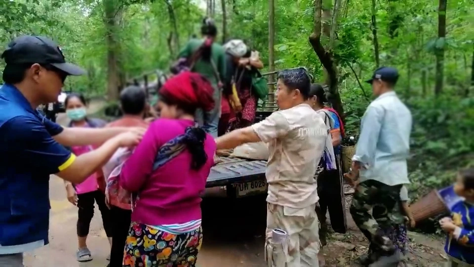 ผู้อพยพชาวกะเหรี่ยง หนีภัยสงคราม ยังทะลักเข้าไทยอย่างต่อเนื่อง