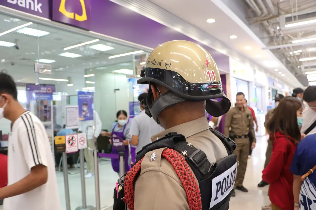 ชายหัวร้อน โวย จนท.ธนาคาร ฝากเงินไม่เข้า ขู่เอาชีวิตลูกค้าที่มาใช้บริการ
