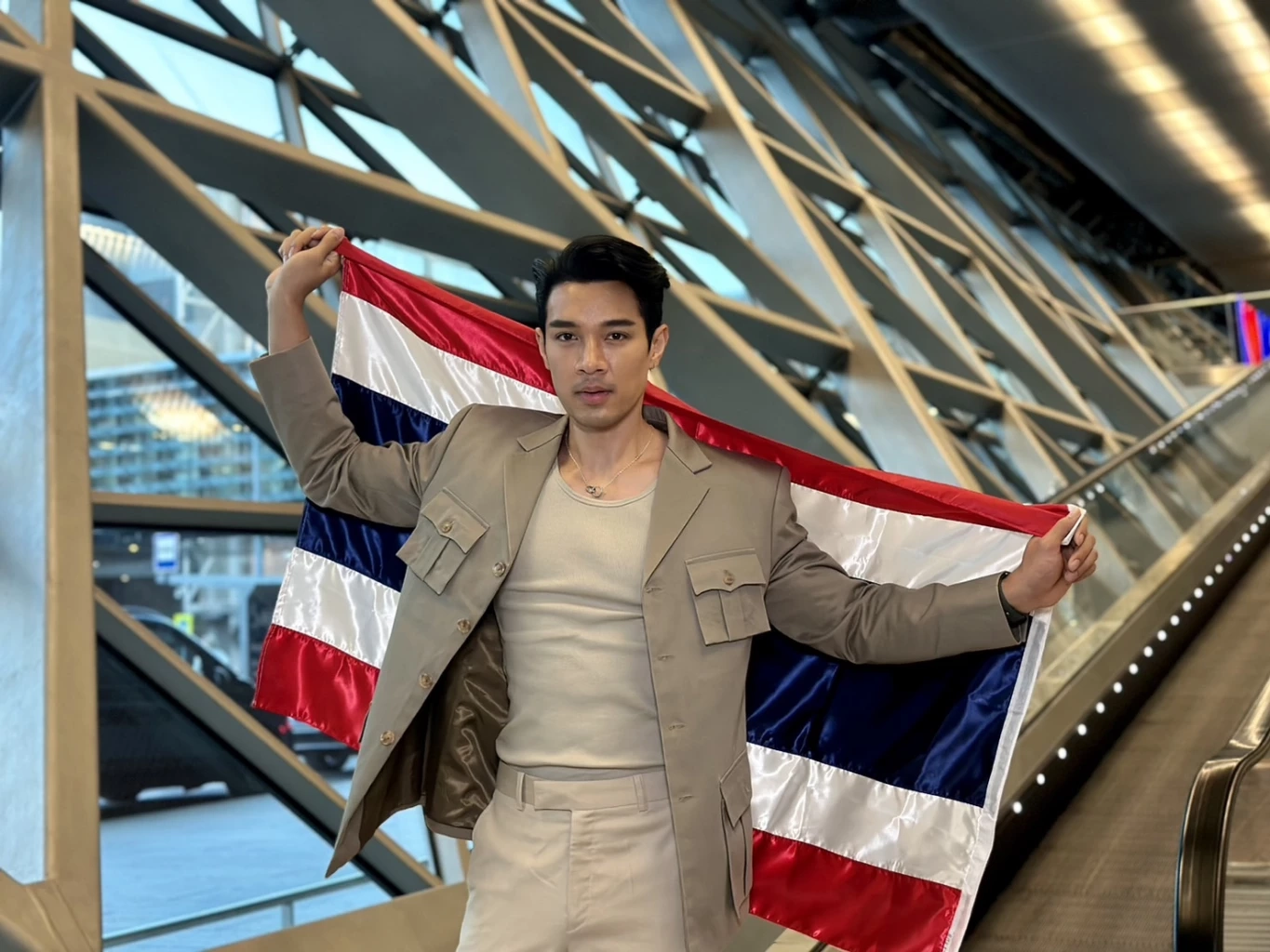 เปิดลุคแรกที่โปแลนด์ เฟิร์สหวัง เข้ากองแล้ว  ธ๊อป ขอทำเต็มที่บนเวทีซูปร้าฯ