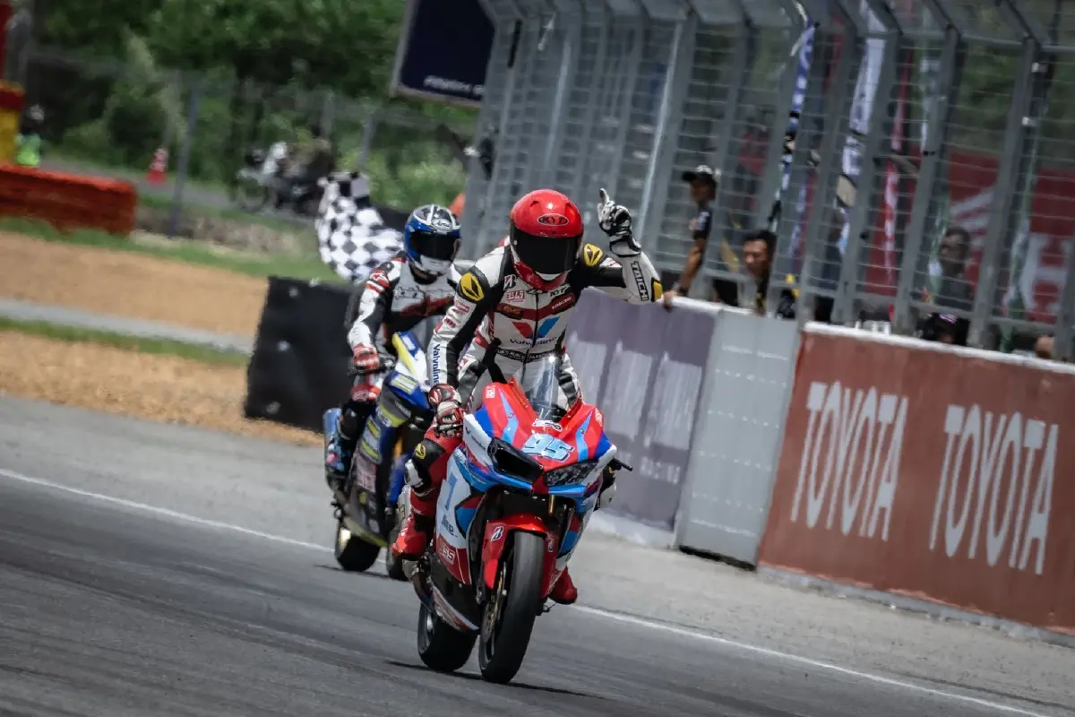 "นครินทร์-นทีธาร-มุกข์ลดา" เฉือนโค้งสุดท้ายคว้าชัยสนาม 2 "OR BRIC Superbike"
