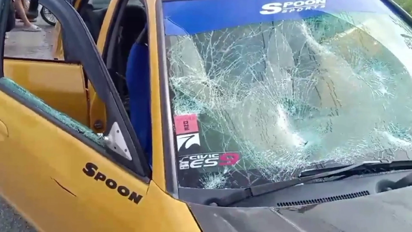 เปิดคลิป แก๊งโจ๋นครนายกสุดโหด ซิ่งไล่ล่าทำร้ายนักท่องเที่ยว ทุบรถพังยับ