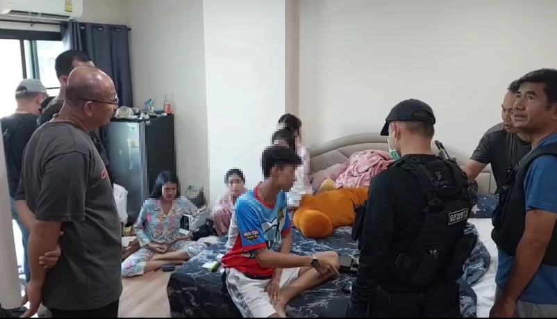 เช้าแล้วไม่นอน ตร.ปากน้ำ รวบแก๊งปาร์ตี้ยาฉลองวันเกิดโต้รุ่ง คาคอนโดหรู