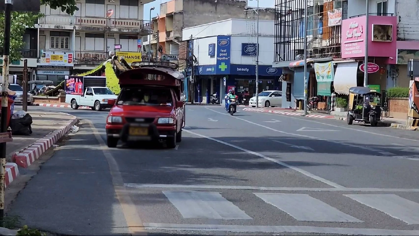 เร่งตามตัวคนขับรถแดงเชียงใหม่ โทษถึงขับพ้นสหกรณ์ ปล่อย นทท.สาวจีน ถ่ายหวิว