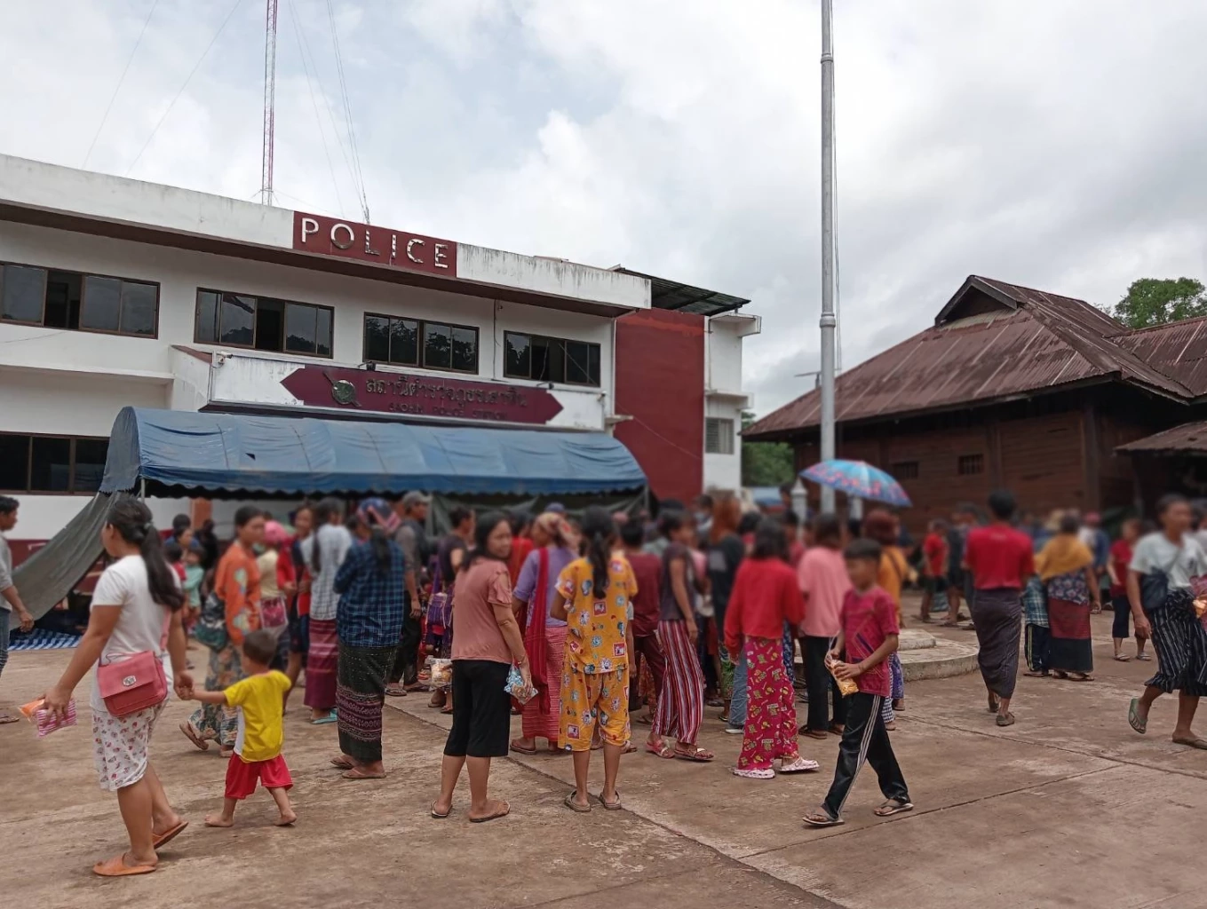 กาชาดเร่งช่วย กะเหรี่ยงอพยพหนีภัยสู้รบ เข้าไทยต่อเนื่อง อาหารเริ่มไม่พอ