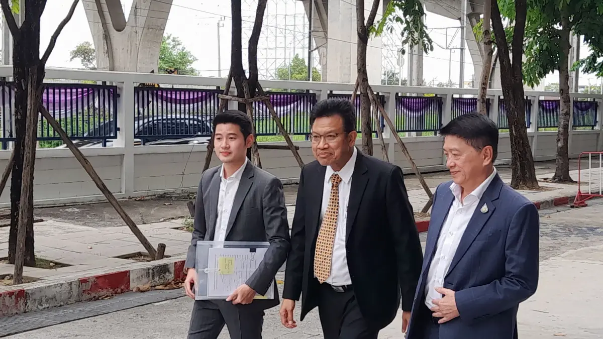 "อดีตส.ส.เพื่อไทย" ควง "ทนายเดชา" ฟ้อง"วราวุธ" พร้อมปลัดฯ-อธิบดี
