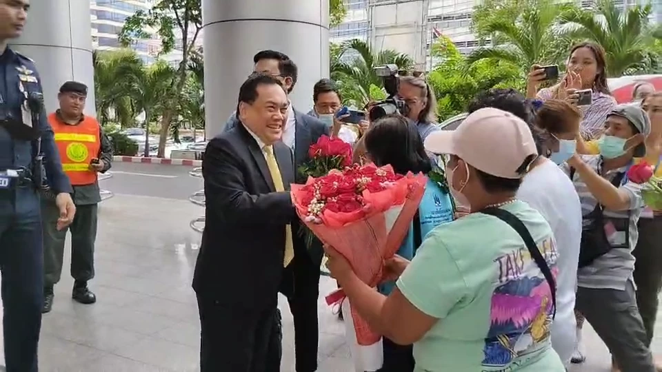 "ส.ว.อุปกิต" ขึ้นศาลเอาผิด "รังสิมันต์ โรม" หมิ่นประมาท เรียกค่าเสีย 100 ล้าน