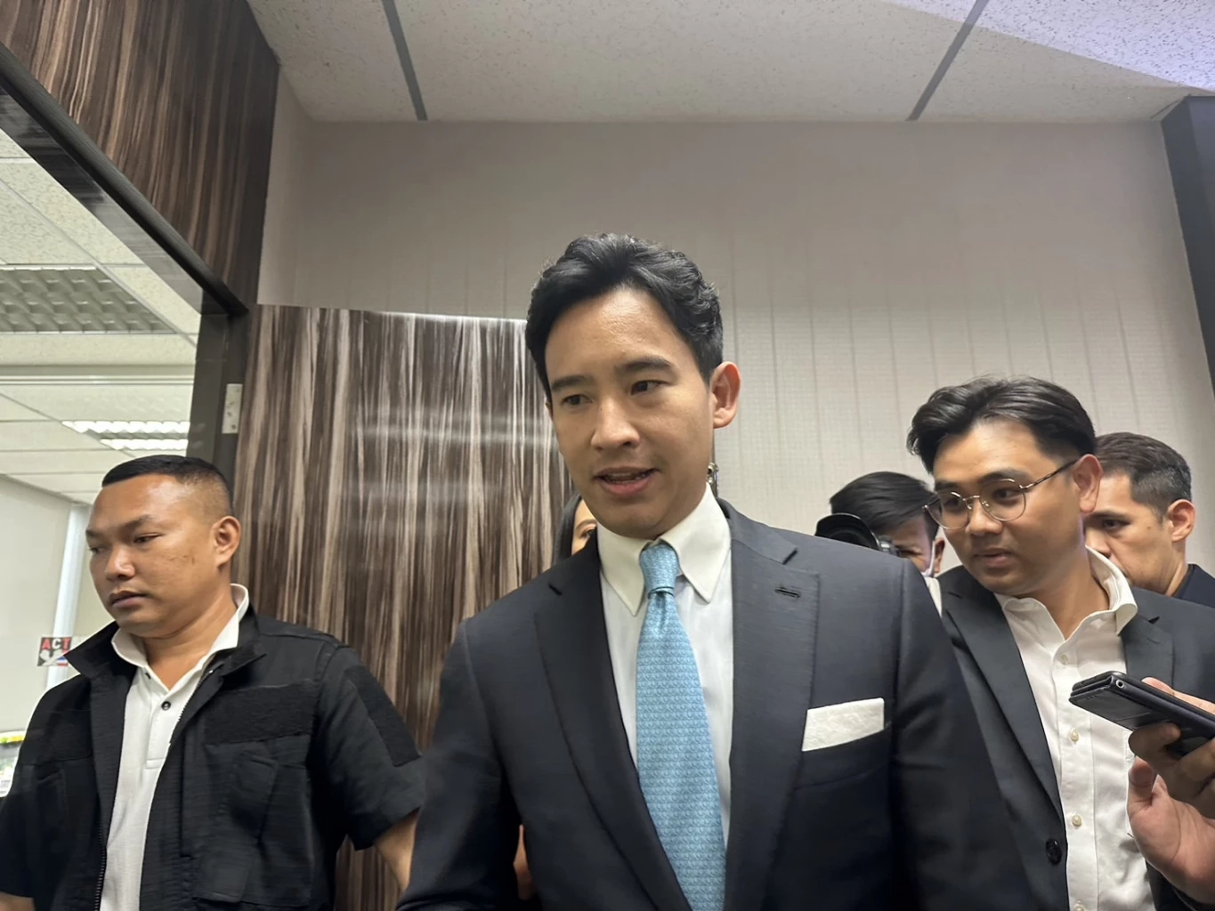 พิธา ลิ้มเจริญรัตน์