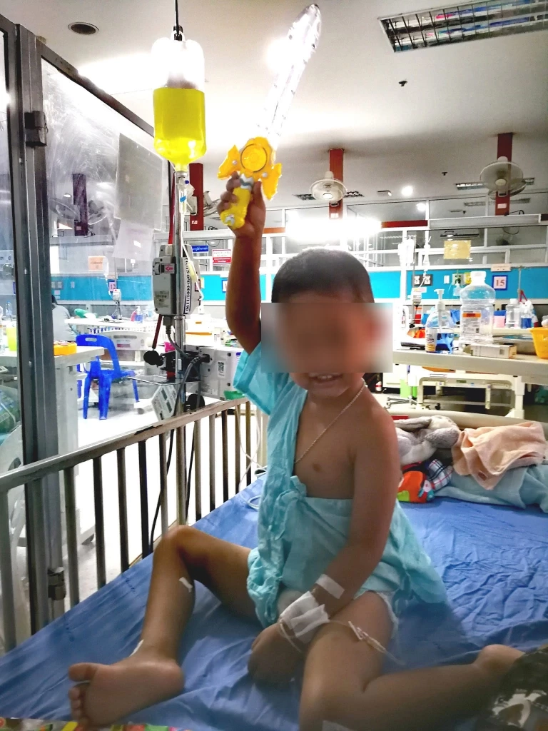 ธารน้ำใจช่วย แม่ป่วยไตวาย ลูก 4 ขวบป่วยมะเร็ง ใกล้ได้เปลี่ยนถ่ายไขกระดูก