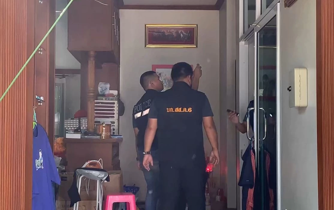 ค้นบ้าน สจ.กร่าง ตะลึง! พบปืนสั้น-ยาว 15 กระบอก นอภ.เตรียมเพิกถอนใบ ป.4