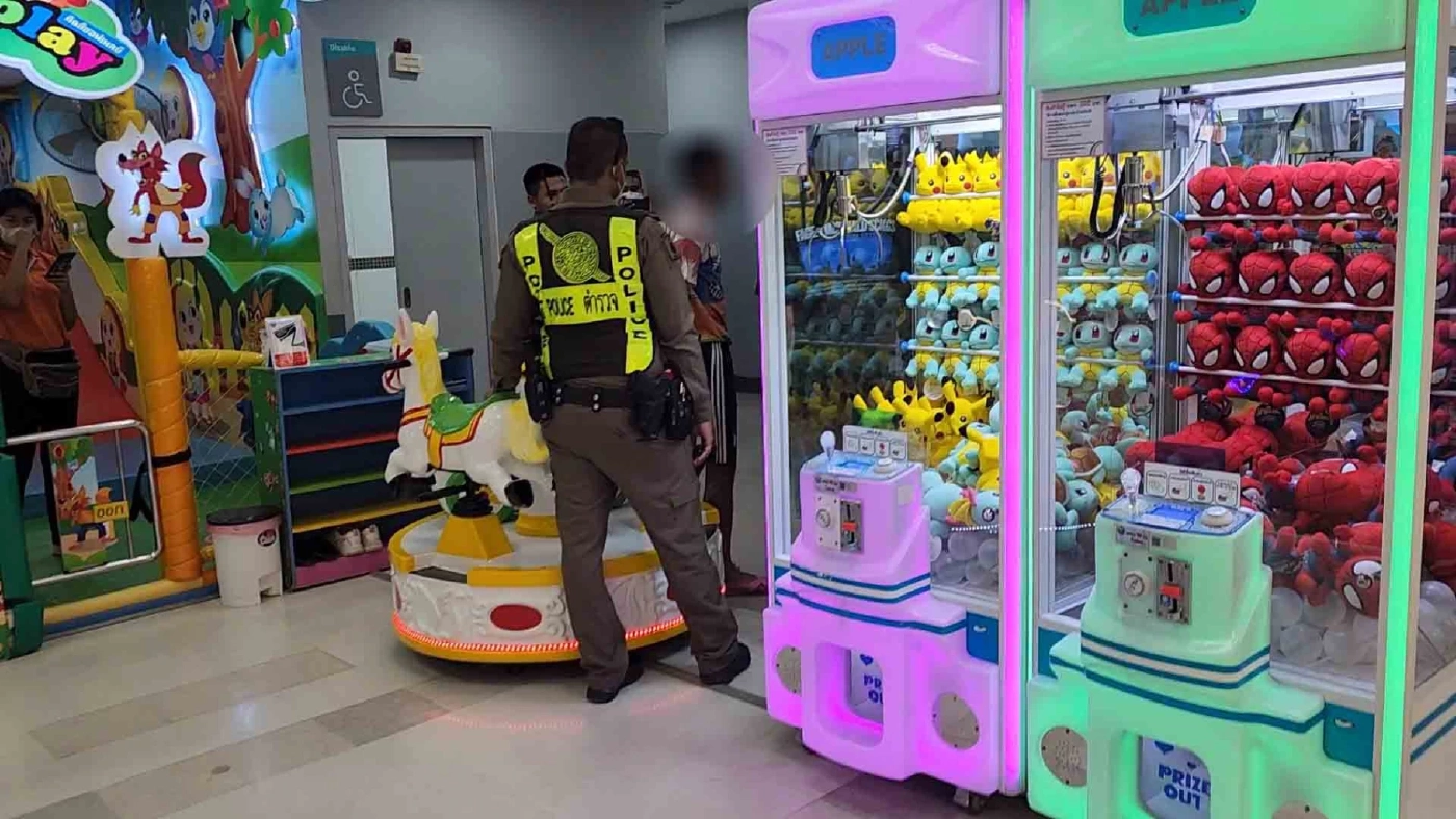 สาวกรี๊ดลั่น! โดนแอบถ่ายในห้องน้ำห้าง หนุ่มอ้างปวดหนัก ไม่ทันสังเกตป้าย