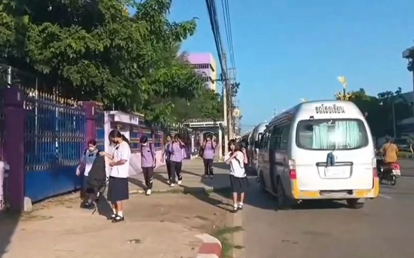 โชเฟอร์รถตู้รับส่งนักเรียน จ.ชัยภูมิ แฉจ่ายส่วยเทอมละ 5 พัน แลกยัดเด็กเพิ่ม