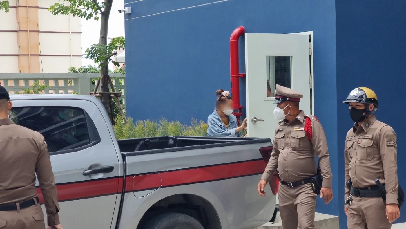 พ่อแม่ร่ำไห้ เชิญวิญญาณลูกถูกปืนลั่น ยันไม่ขอให้อภัย ตร.นำตัวแฟนสาวทำแผนฯ