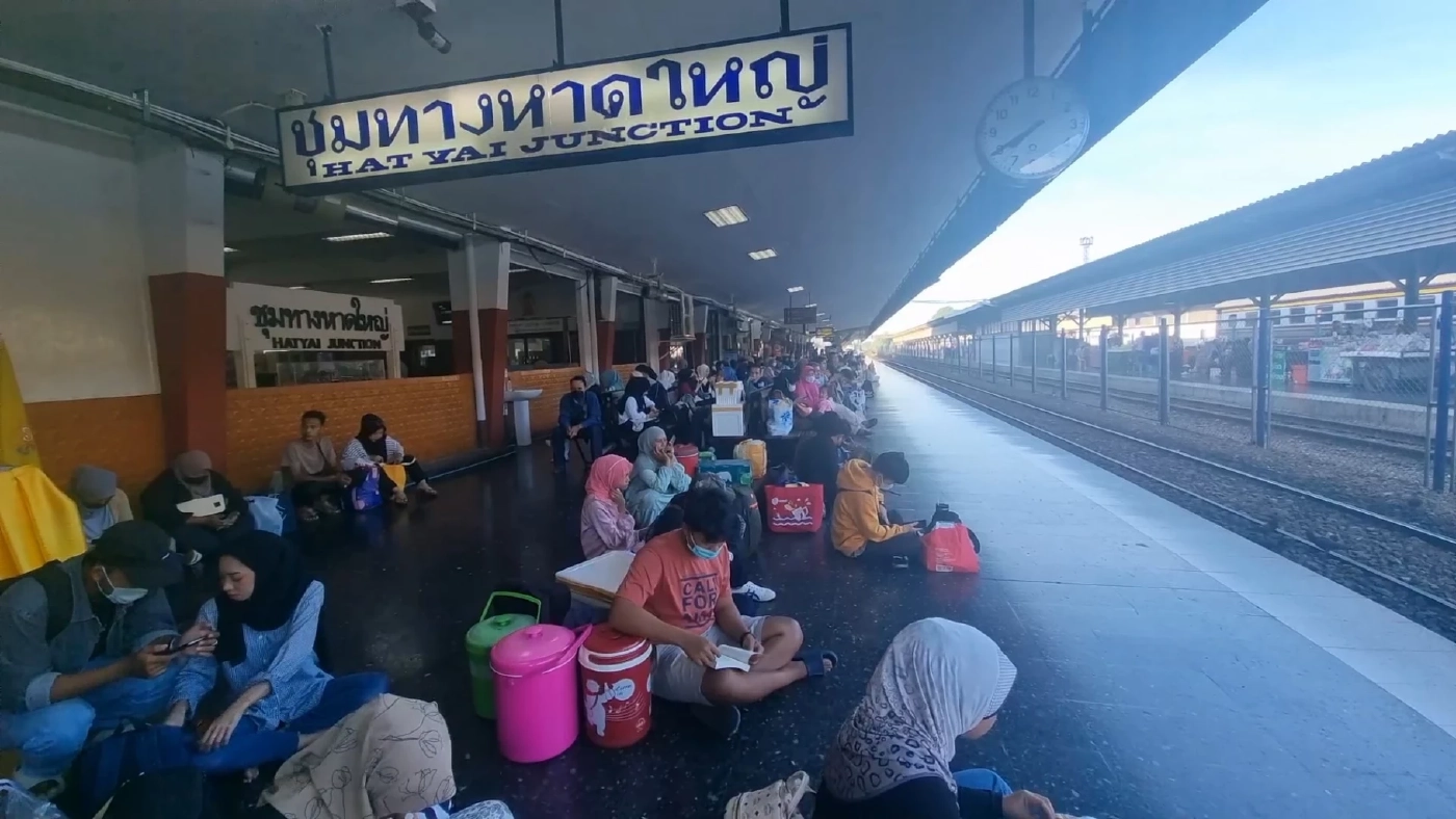 ชุมทางหาดใหญ่แทบแตก ไทยมุสลิม 3 จังหวัดชายแดนใต้ แห่กลับฉลอง"ฮารีรายอ"