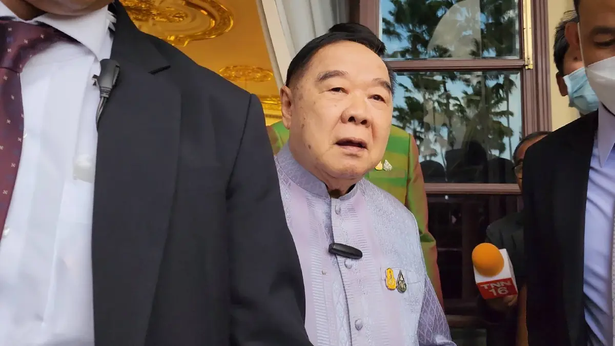 "บิ๊กป้อม" นิ่งไม่ตอบตื่นเต้นเป็นส.ส. ครั้งแรก เมินจี้ถาม "พปชร." ยุบรวม "พท."