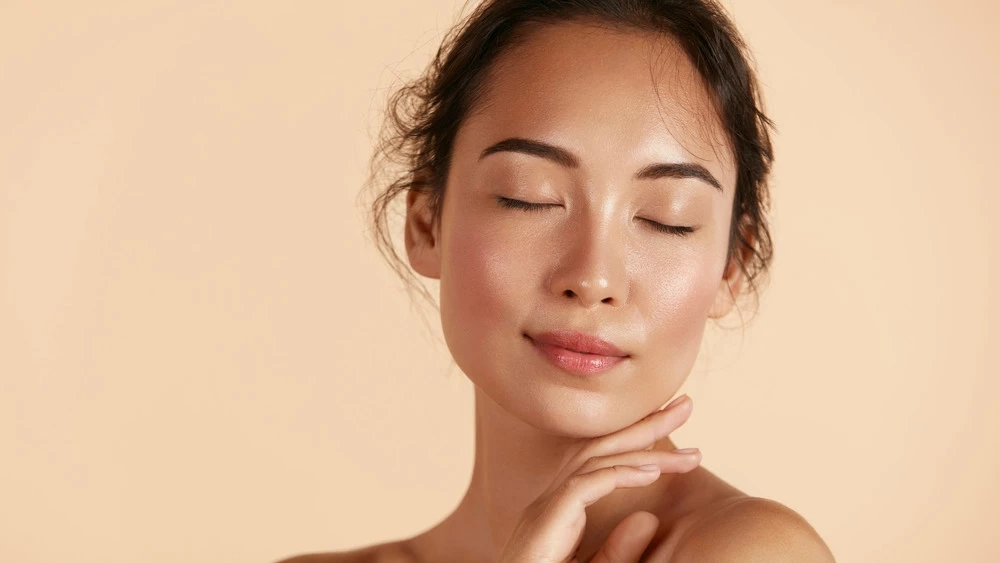 เทคนิคการแต่งหน้าแบบมินิมอล ที่เหมาะกับอากาศร้อน แต่งแบบนี้ไม่เยิ้มแน่