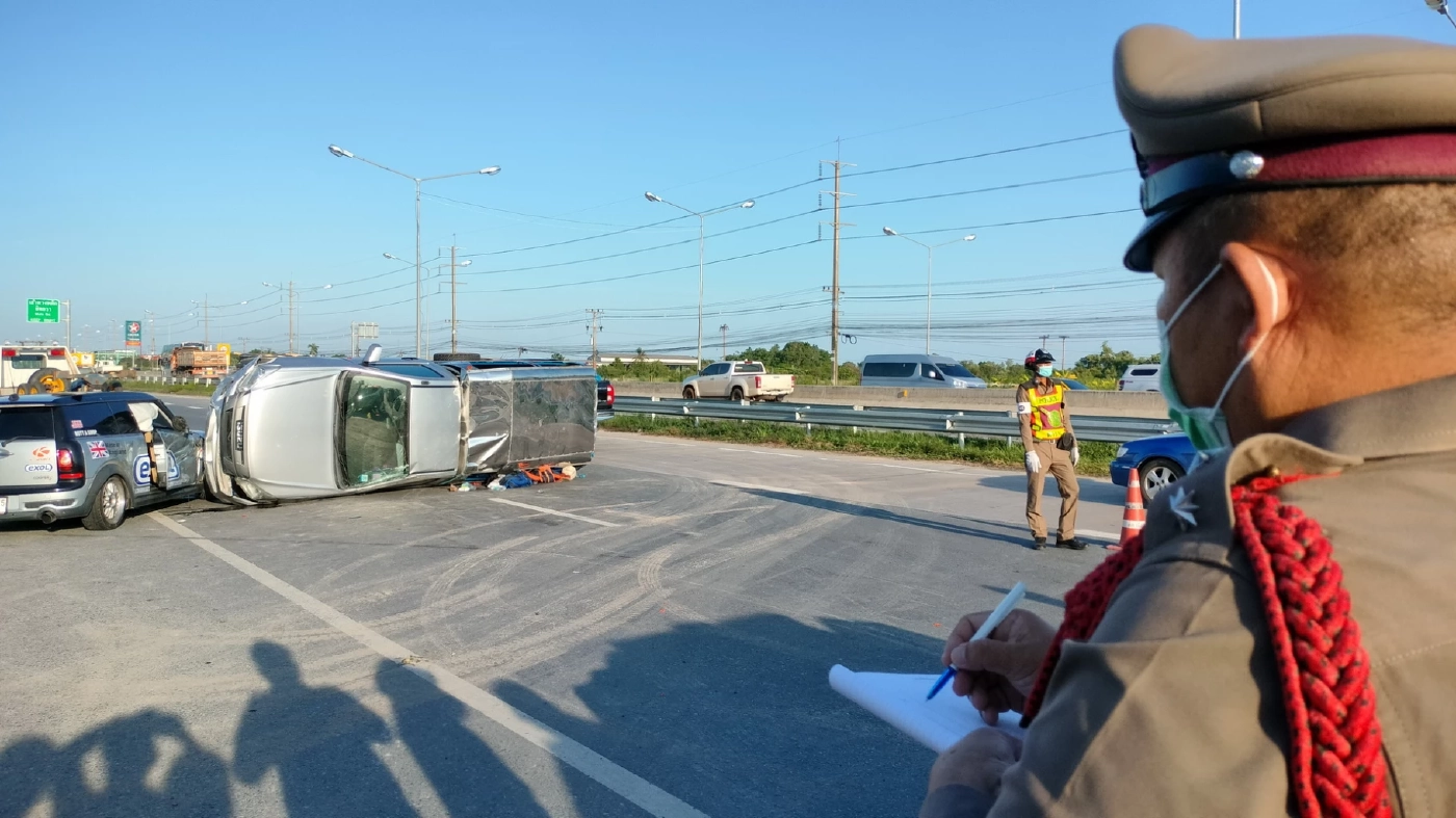 ยังไม่แจ้งข้อหา รถหรูแข่งซิ่งชนรถนักเรียนเจ็บระนาว ผู้ปกครองวอนรับผิดชอบ