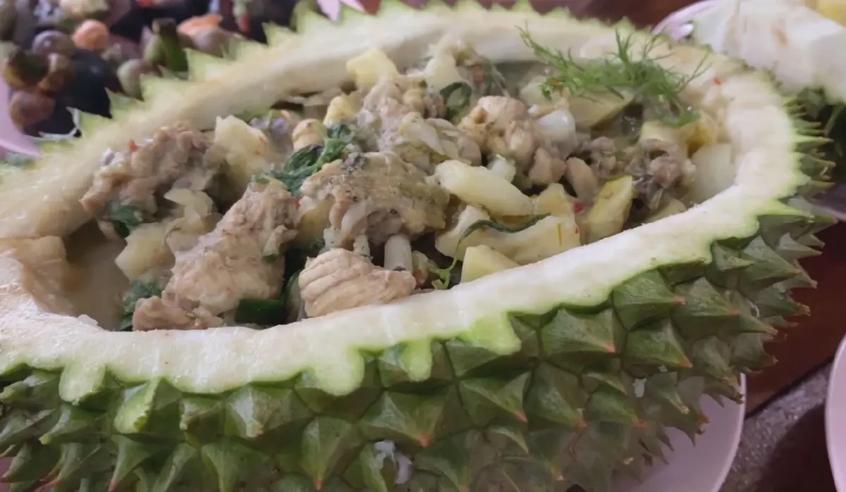 เปิดเมนู อ่อมทุเรียนภูเขาไฟ ยำมงกุฎราชินีผลไม้ จากชาวสวนศรีสะเกษ