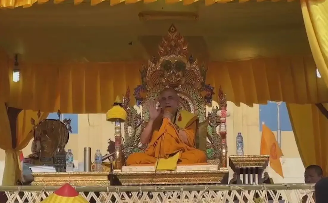 แรงศรัทธา! พุทธศาสนิกชน ร่วมพิธีแสดงธรรมเทศนา "พระครูบาบุญชุ่ม"