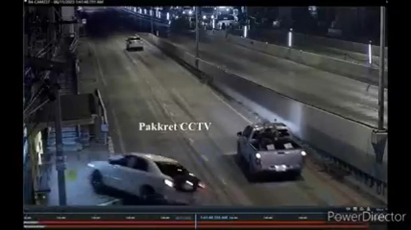 เปิดคลิป รถบรรทุกมักง่ายไม่คลุมกระบะ ดินตกเรี่ยราด รถเหยียบเสียหลักชนยับ